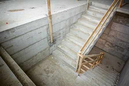 שיפוץ מדרגות בבניין